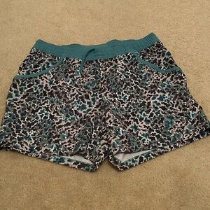 Like new Columbia PFG 5 inch shorts